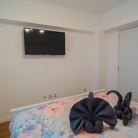 Cozy & Spacious 2Br Apartment With Netflix Bucharest Exterior photo