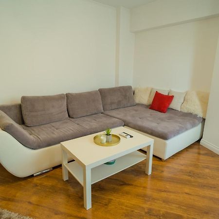 Cozy & Spacious 2Br Apartment With Netflix Bucharest Exterior photo