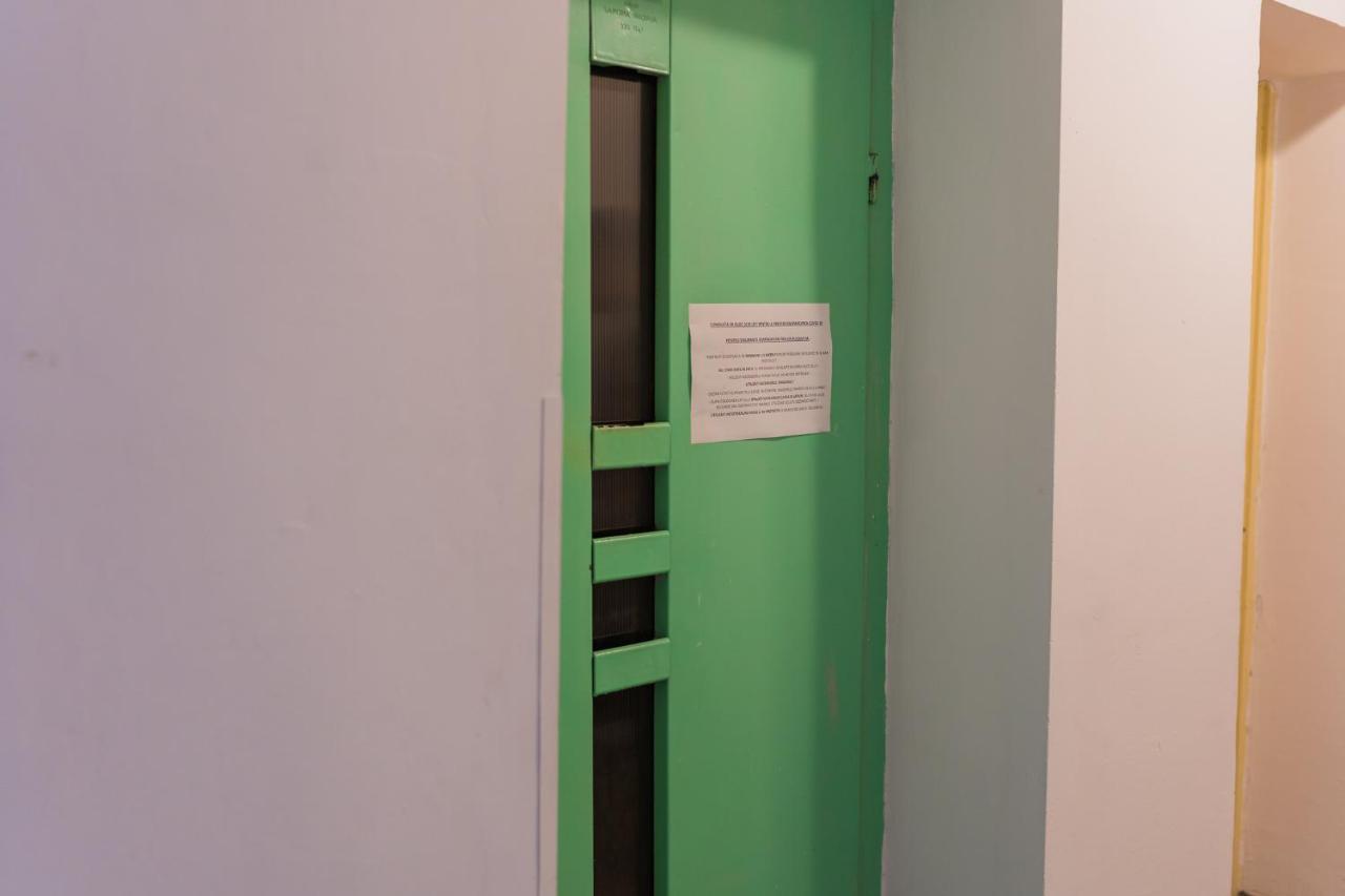 Cozy & Spacious 2Br Apartment With Netflix Bucharest Exterior photo