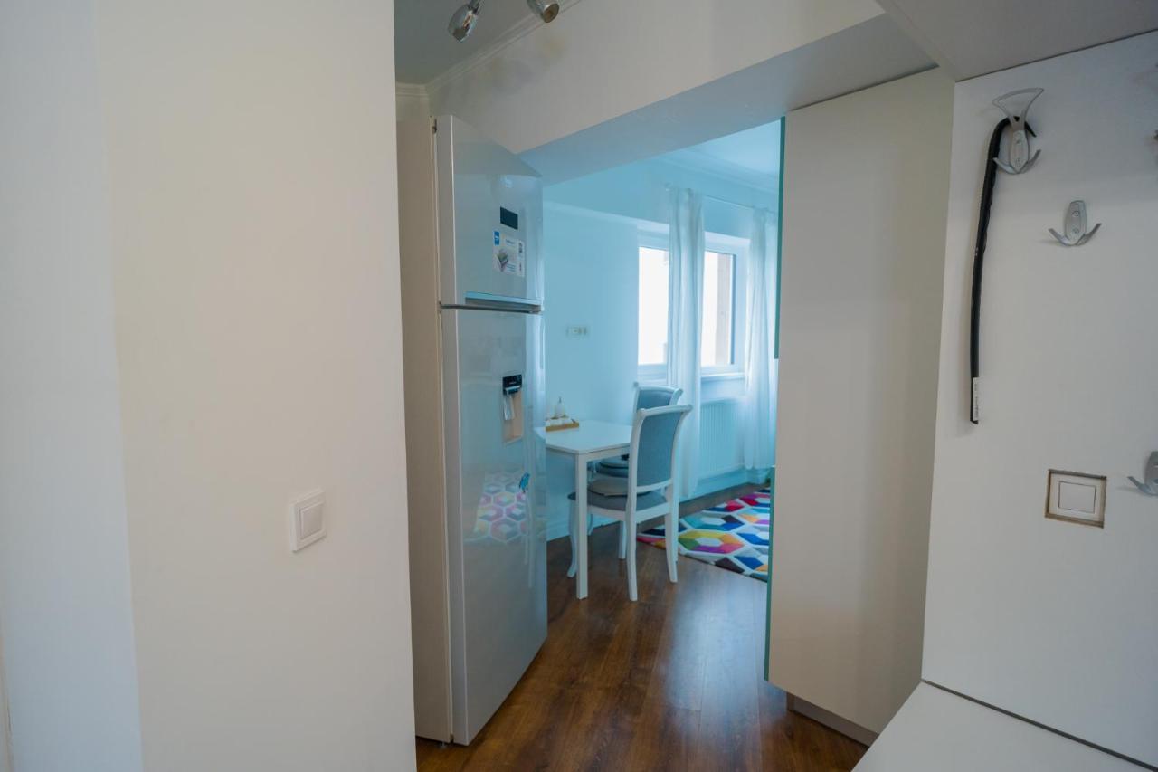 Cozy & Spacious 2Br Apartment With Netflix Bucharest Exterior photo
