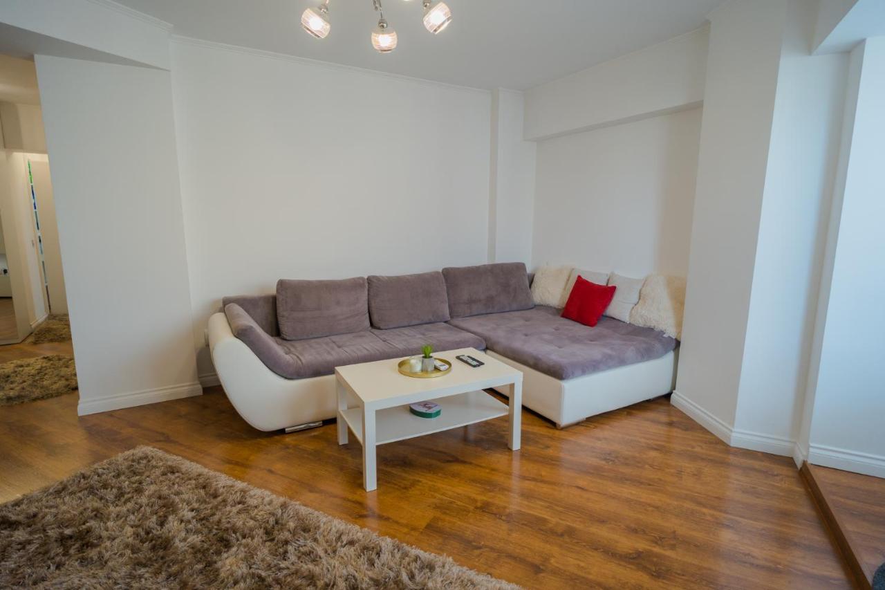 Cozy & Spacious 2Br Apartment With Netflix Bucharest Exterior photo