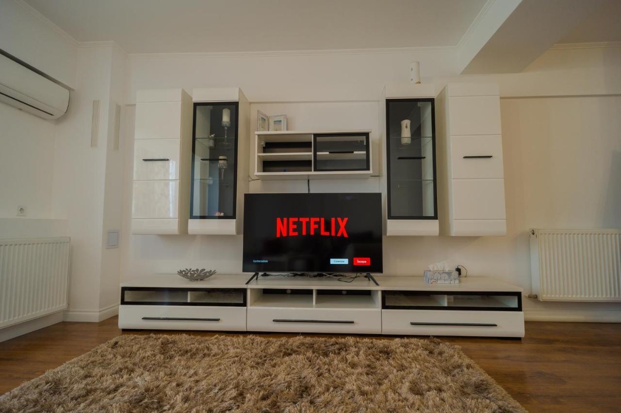 Cozy & Spacious 2Br Apartment With Netflix Bucharest Exterior photo