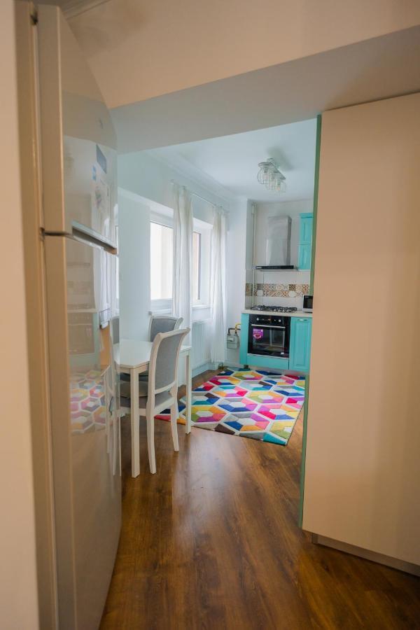 Cozy & Spacious 2Br Apartment With Netflix Bucharest Exterior photo