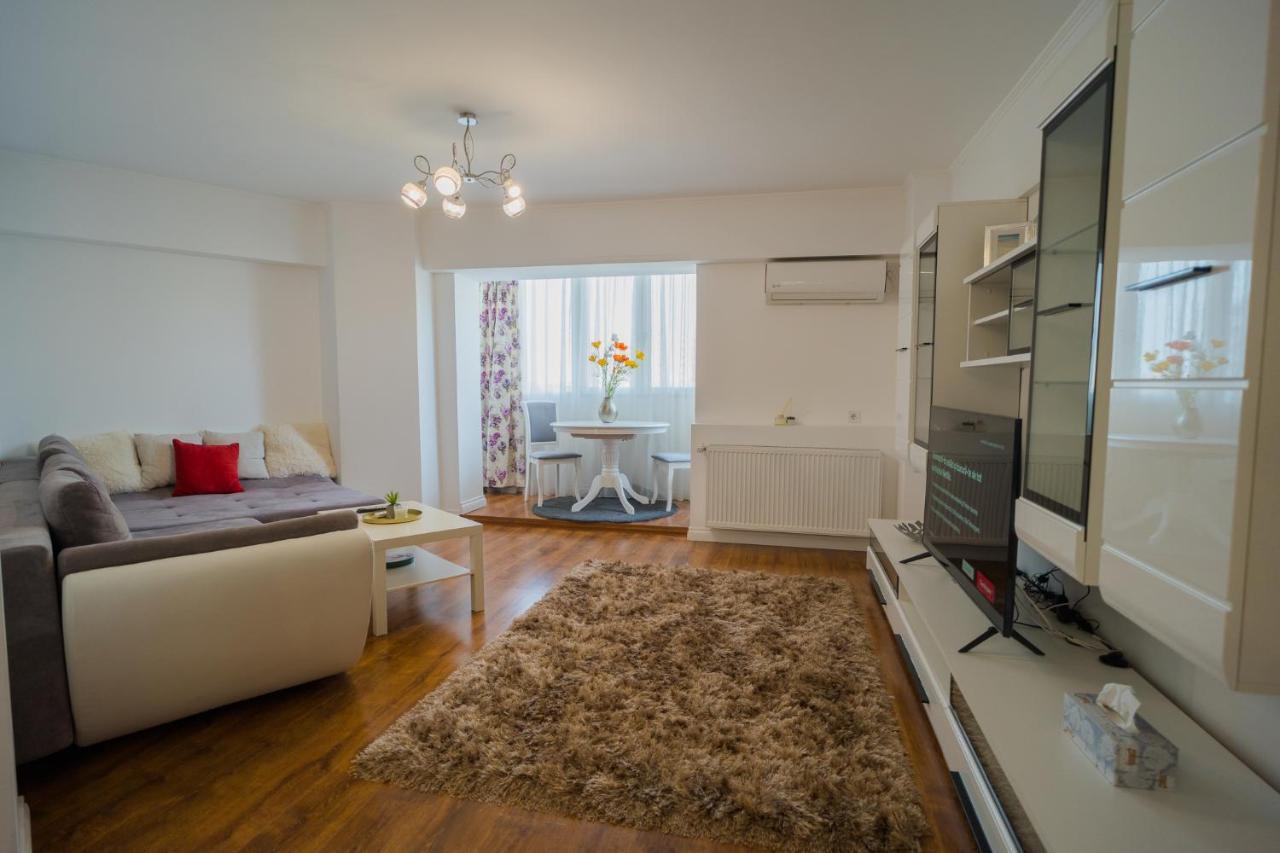 Cozy & Spacious 2Br Apartment With Netflix Bucharest Exterior photo