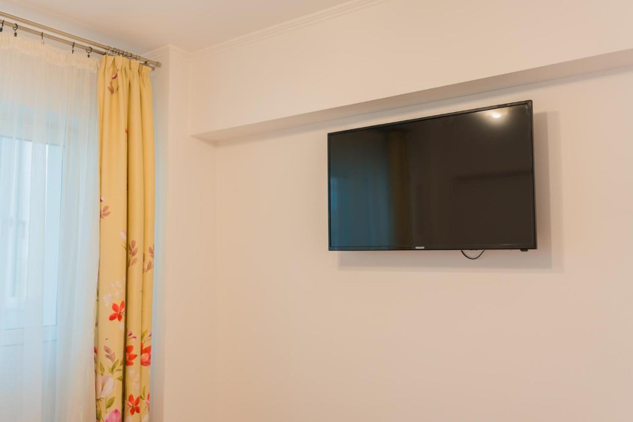 Cozy & Spacious 2Br Apartment With Netflix Bucharest Exterior photo